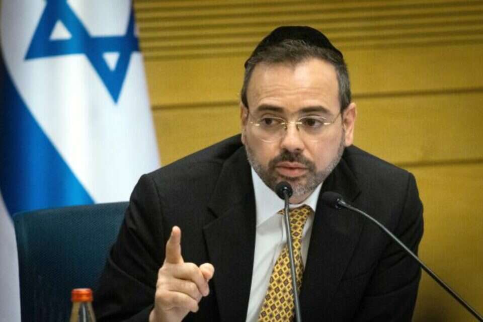שר הבריאות אוריאל בוסו , אורן בן חקון