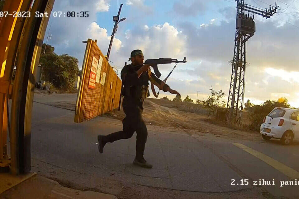 מחבל בשער קיבוץ עלומים בשבעה באוקטובר , רויטרס