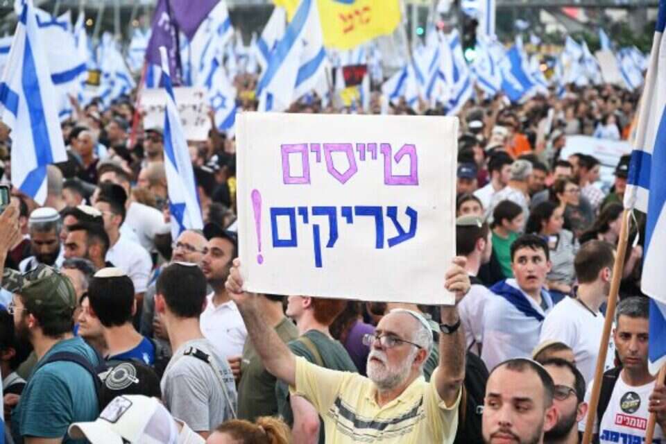 אולי המלחמה תאחה את הקרעים: הפגנה בימי הרפורמה , יוסי זליגר