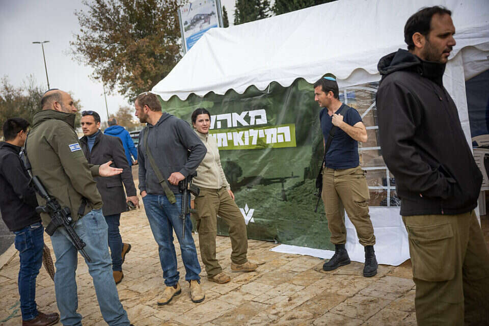 מאהל המחאה של חיילי המילואים , יונתן זינדל/פלאש90
