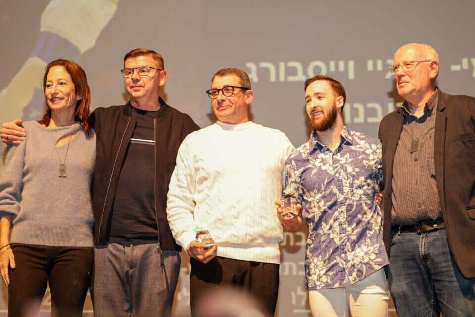 דולגופיאט מקבל כבוד , אורן אהרוני