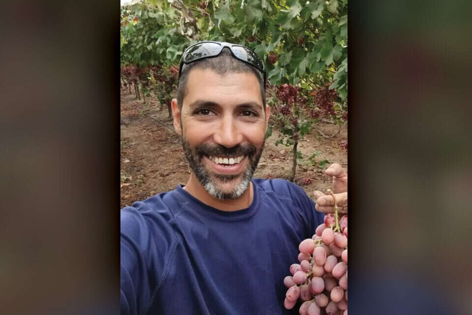 נפצע כשהגן על הקיבוץ ונהרג בשבי: סיפורו של תמיר אדר שהושב לישראל ...