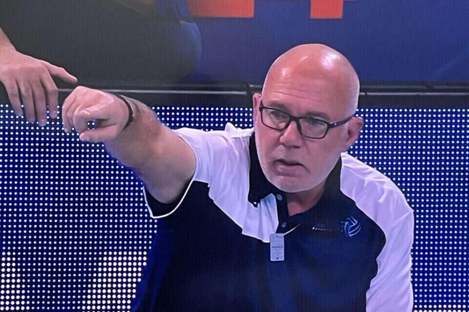 מאמן הנבחרת דימיטריס מברוטאס ודיסקית החטופים , פרטי
