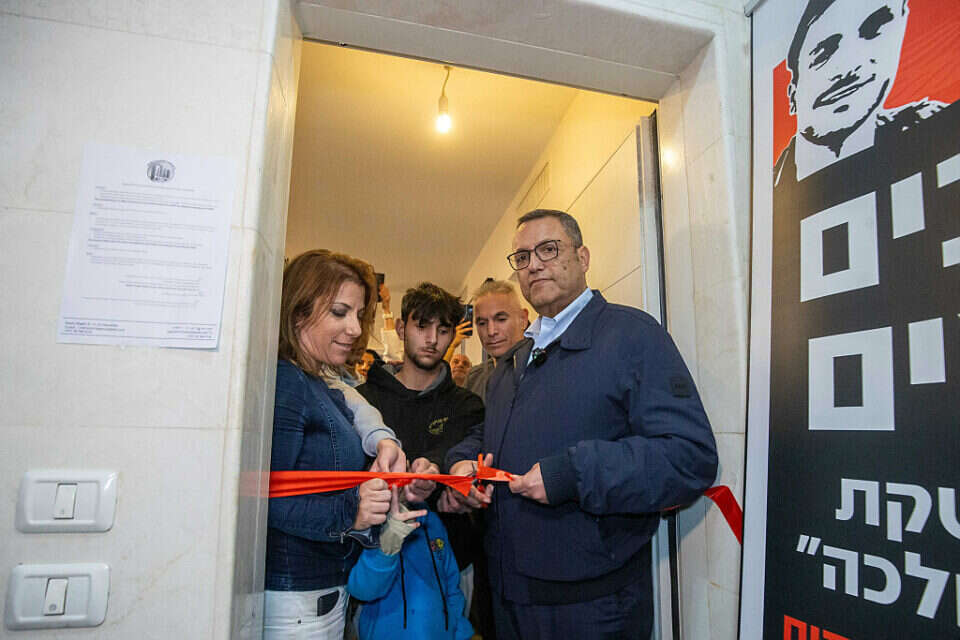 גזירת הסרט בפתיחת המלונית על שם מתן מלכה ז"ל , אורן בן חקון