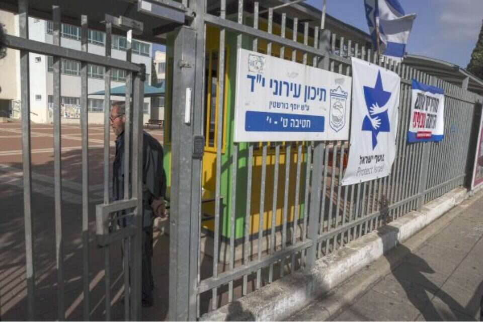 עירוני ד' בתל אביב , יהושע יוסף