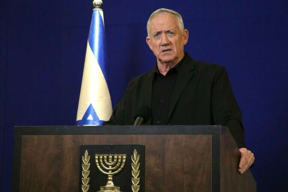 השר בני גנץ. דורשים ממנו לעזוב את הממשלה , קונטקט הפקות