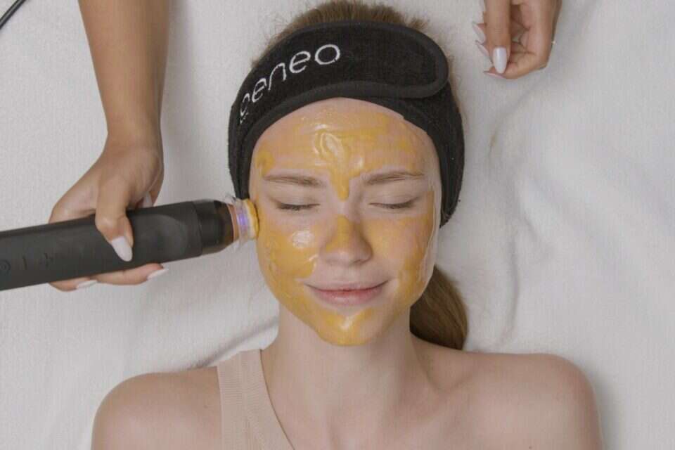 Gold on the face the treatment that ensures firming and brightening