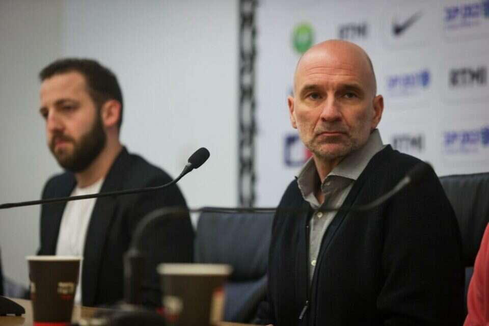 איליאס קאנצוריס מוצג , אורן בן חקון