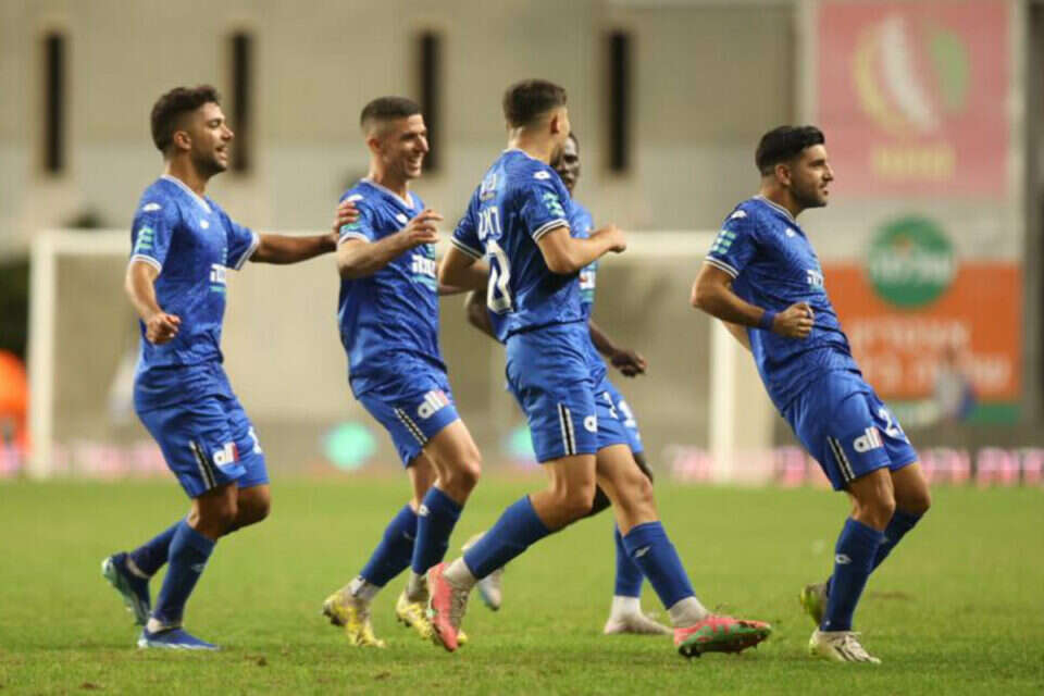 הפועל פתח תקווה חוגגת , אורן אהרוני