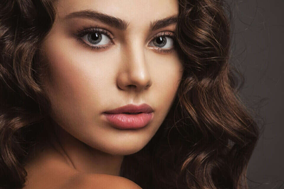 שלום 'עור ענן'. שובו של האיפור בגימור מאט , @valuavitaly / Freepik