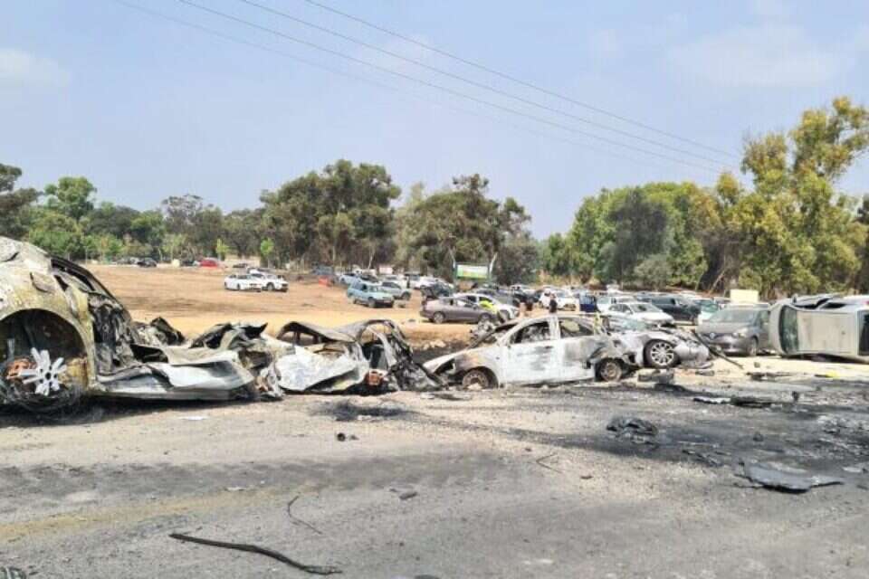 מכוניות במתחם מסיבת הנובה בקיבוץ רעים (ארכיון) , שמואל בוכריס