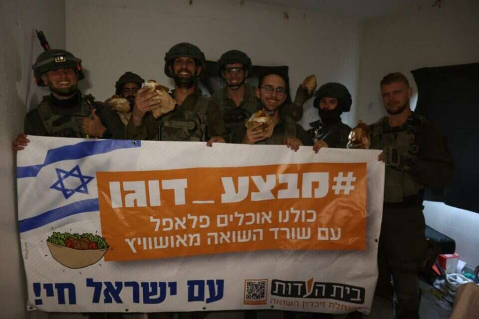 לוחמים מציינים את "מבצע דוגו" , גדוד הנדסה 271