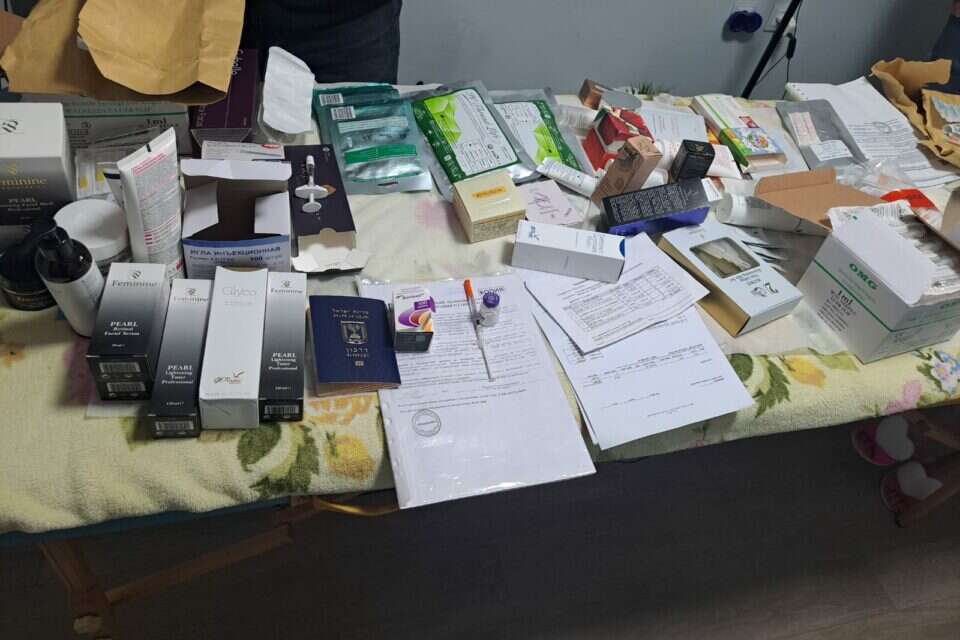 החומריפ שנתפסו אצל החשודה , דוברות רשות המסים