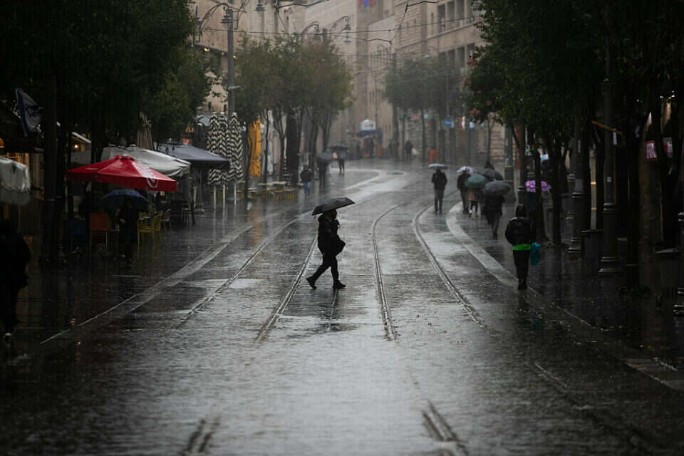 הגשם ממשיך , אורן בן חקון