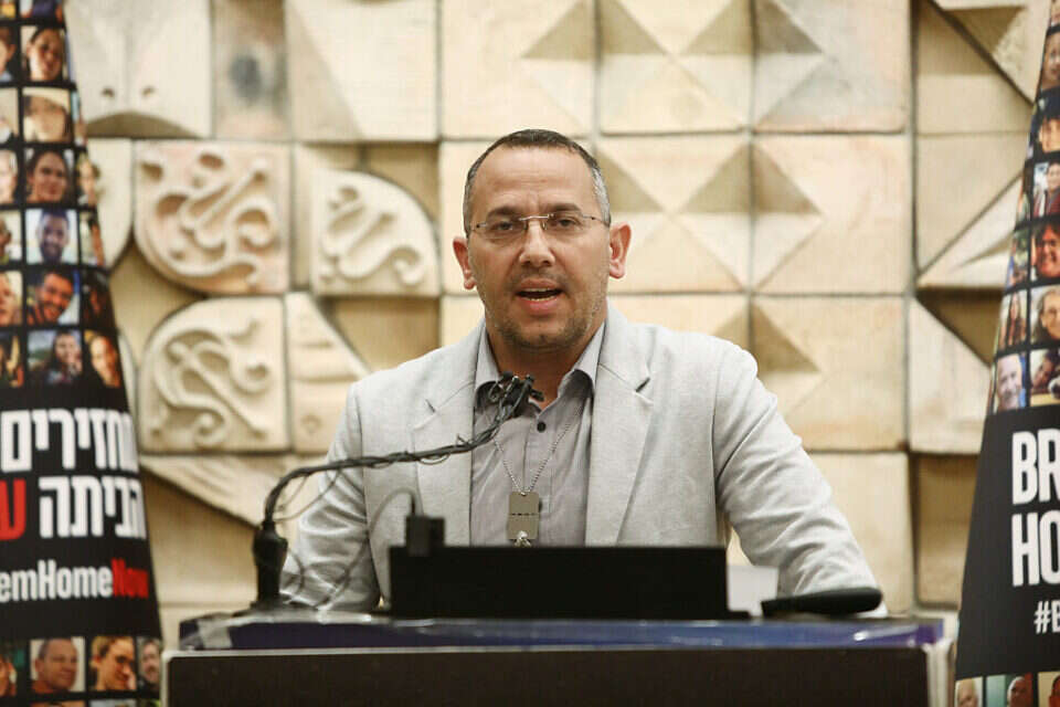שרון שרעבי. אחיו יוסי נרצח בשבי ואחיו אלי עדיין שבוי בעזה , גדעון מרקוביץ'