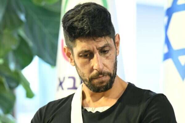 עידן עמדי במסיבת העיתונאים לקראת שחרורו מבית החולים (ארכיון) , יוסי זליגר