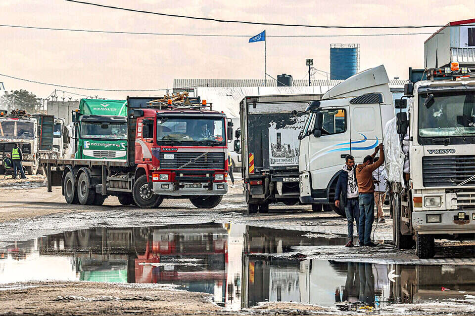 העזתים יגיעו למתחם בצפון הרצועה. משאיות סיוע, , אי.אף.פי