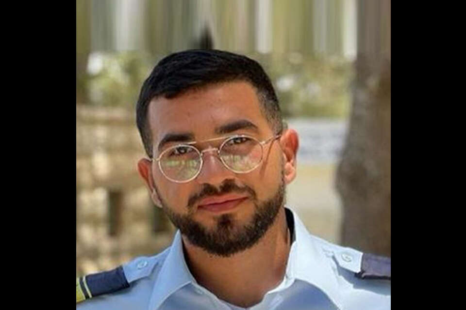 "עכשיו זה תורו של רני:" משפחות החטופים מקיימות קבלת שבת בכיכר | ישיר