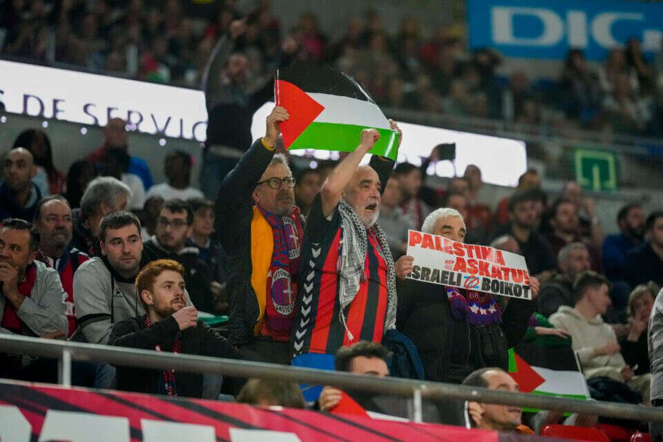 אוהדי באסקוניה מכינים קבלת פנים "חמה" למכבי תל אביב , EPA