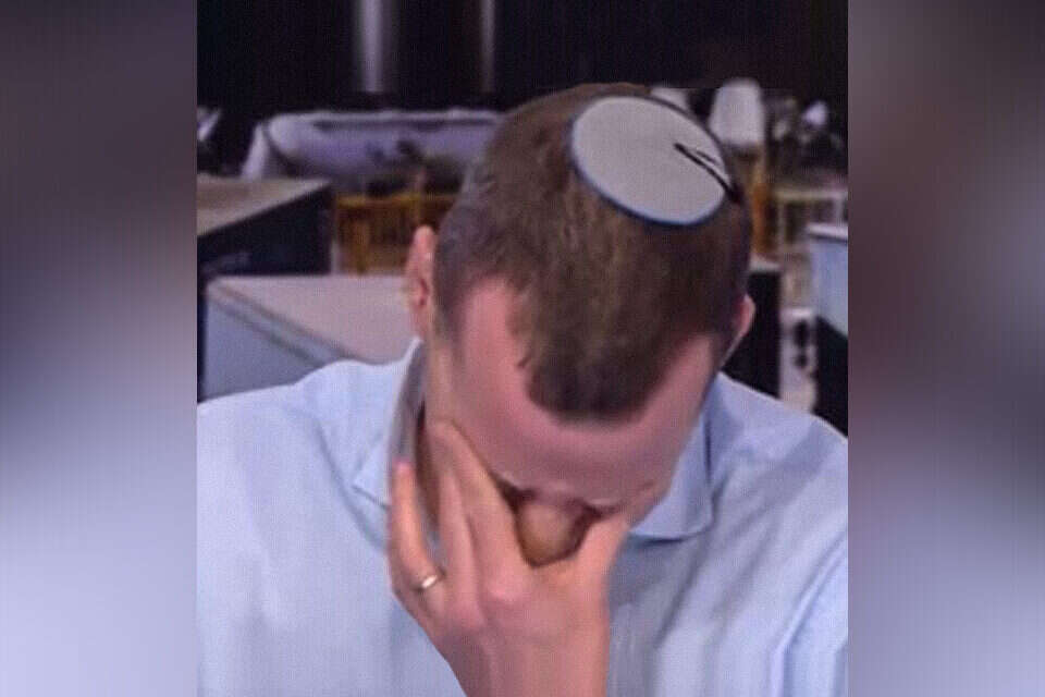 עמית סיגל פורץ בבכי בחדשות 12 ,
