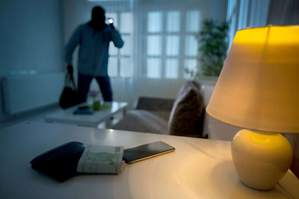 שודד בדירה. אילוסטרציה , GettyImages