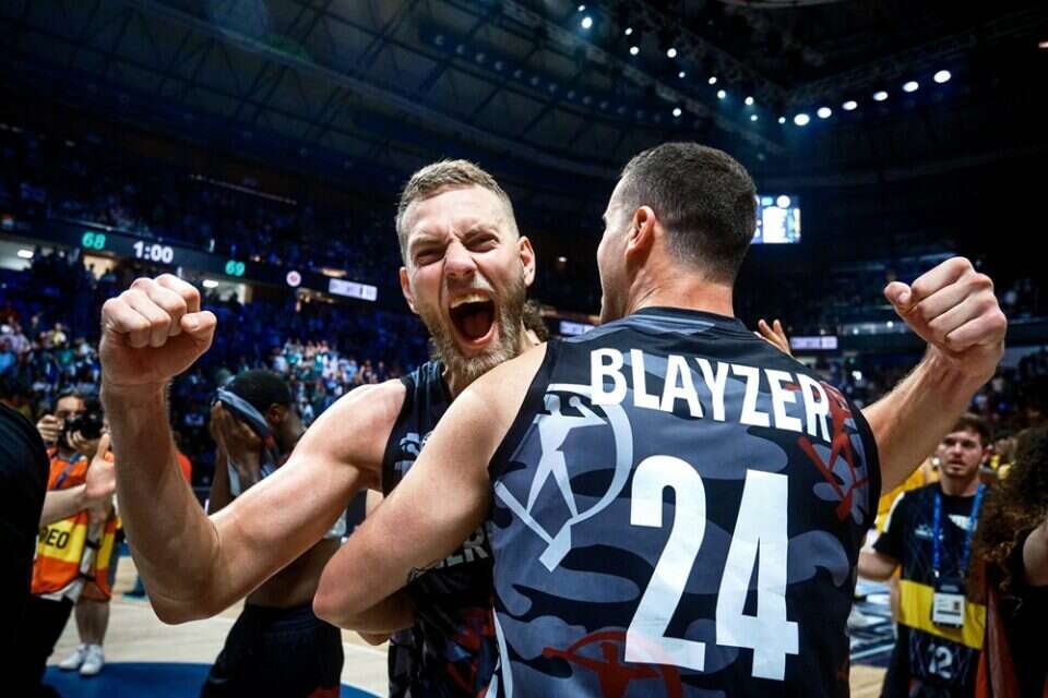 סים-סנדר ונה בסיום. שלשות חשובות במאני טיים , FIBA