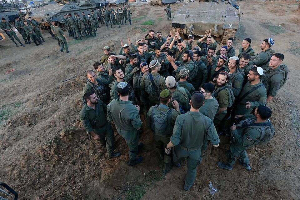 רוב ברור לחובשי הכיפה. לוחמים בכניסה לרצועת עזה , אורן כהן