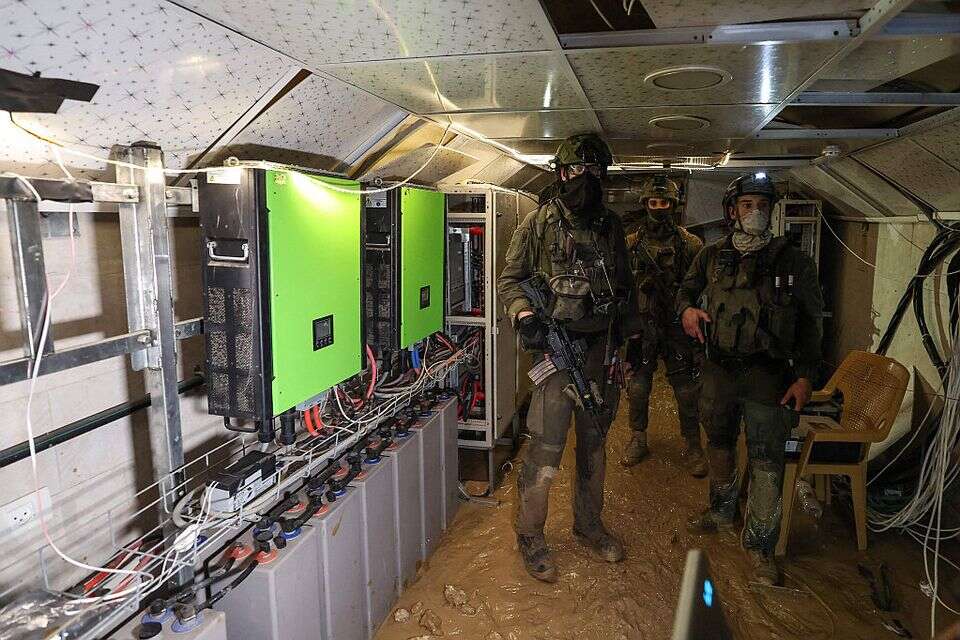 חיילי צה"ל במנהרת הטרור מתחת למטה אונר"א , AFP