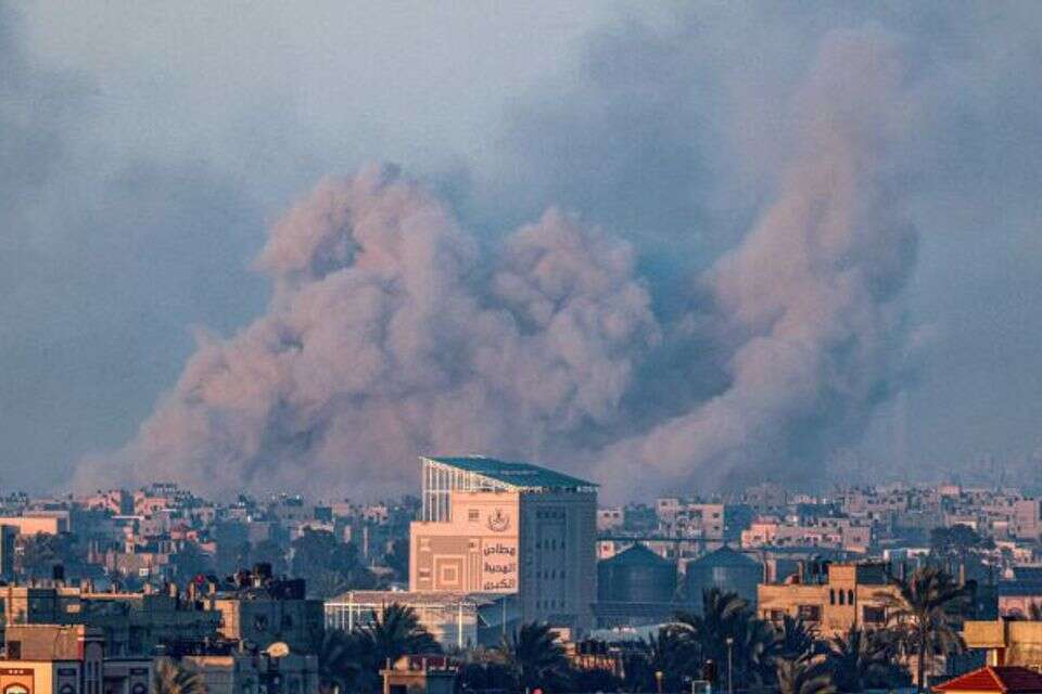 תקיפה בחאן יונס ממבט ברפיח , אי.אף.פי