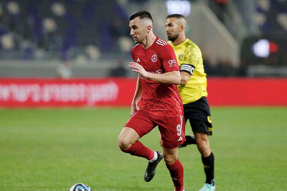 אלן אוז'בולט. ממשיך באדום , אלן שיבר