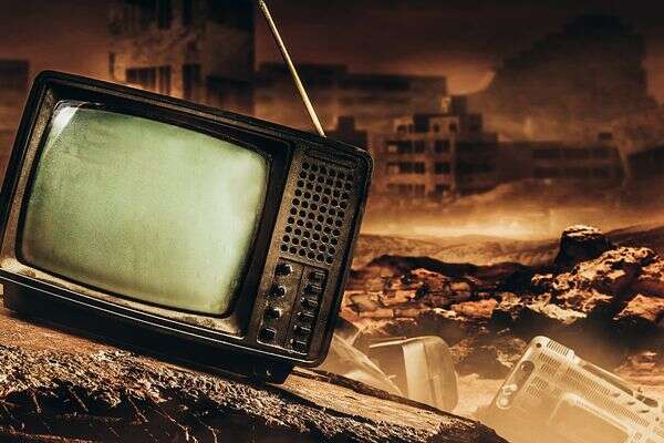 טלוויזיה מעל הריסות (אילוסטרציה) , GettyImages