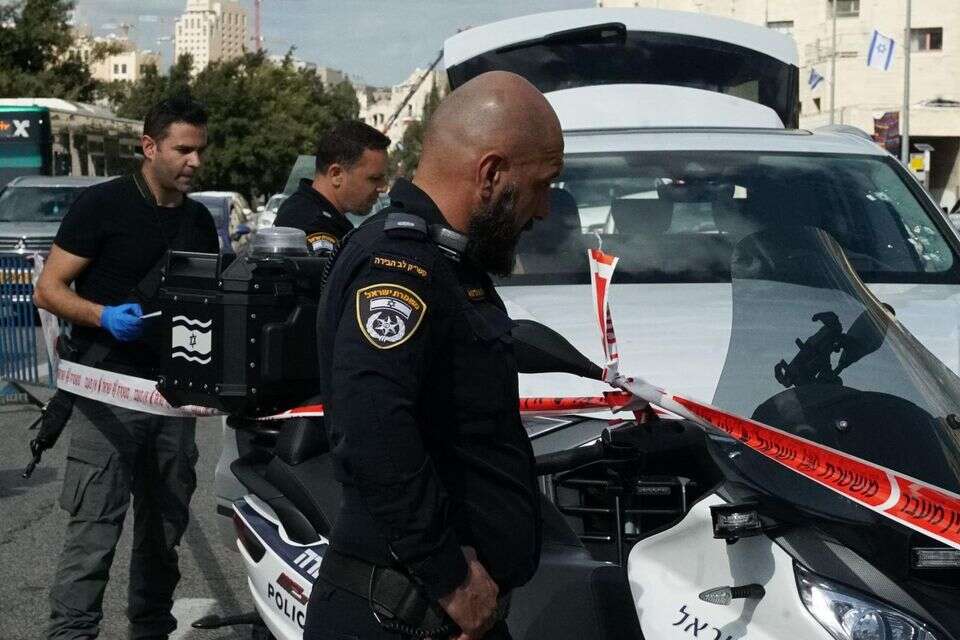 הנהג ברכב הגנוב ניסה לדרוס את אחד השוטרים, בתגובה ירה לעבר השוטר , דוברות משטרת ישראל