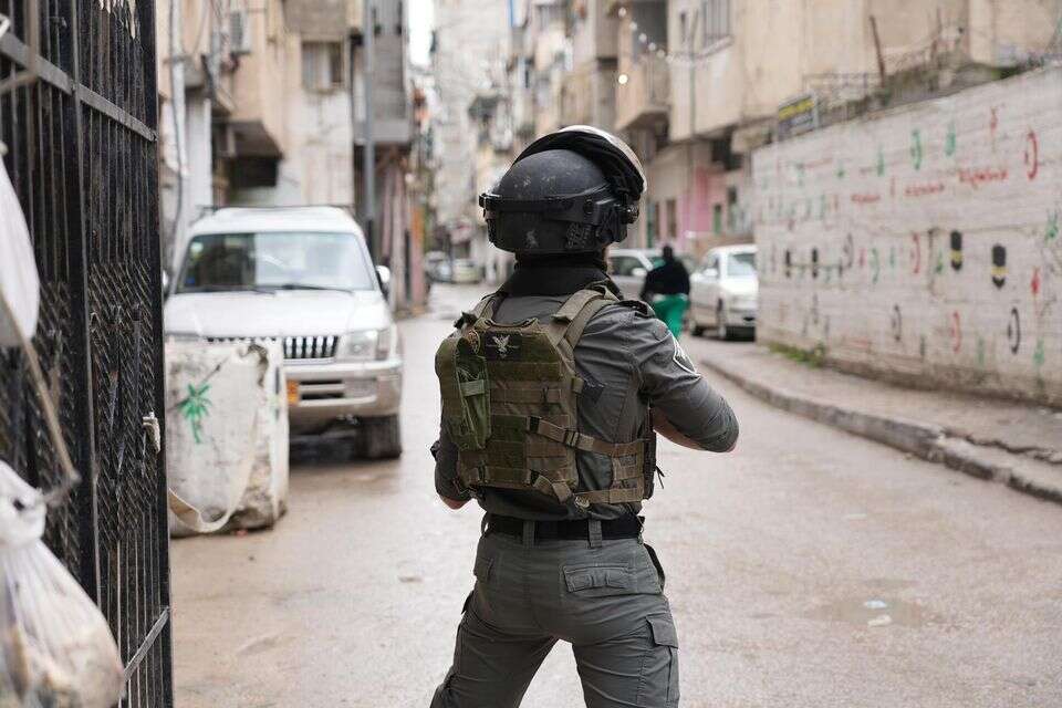תיעוד מהאיטום שערכו כוחות המשטרה ופקע״ר בבית המחבל במ.פ שועפאט , דוברות המשטרה