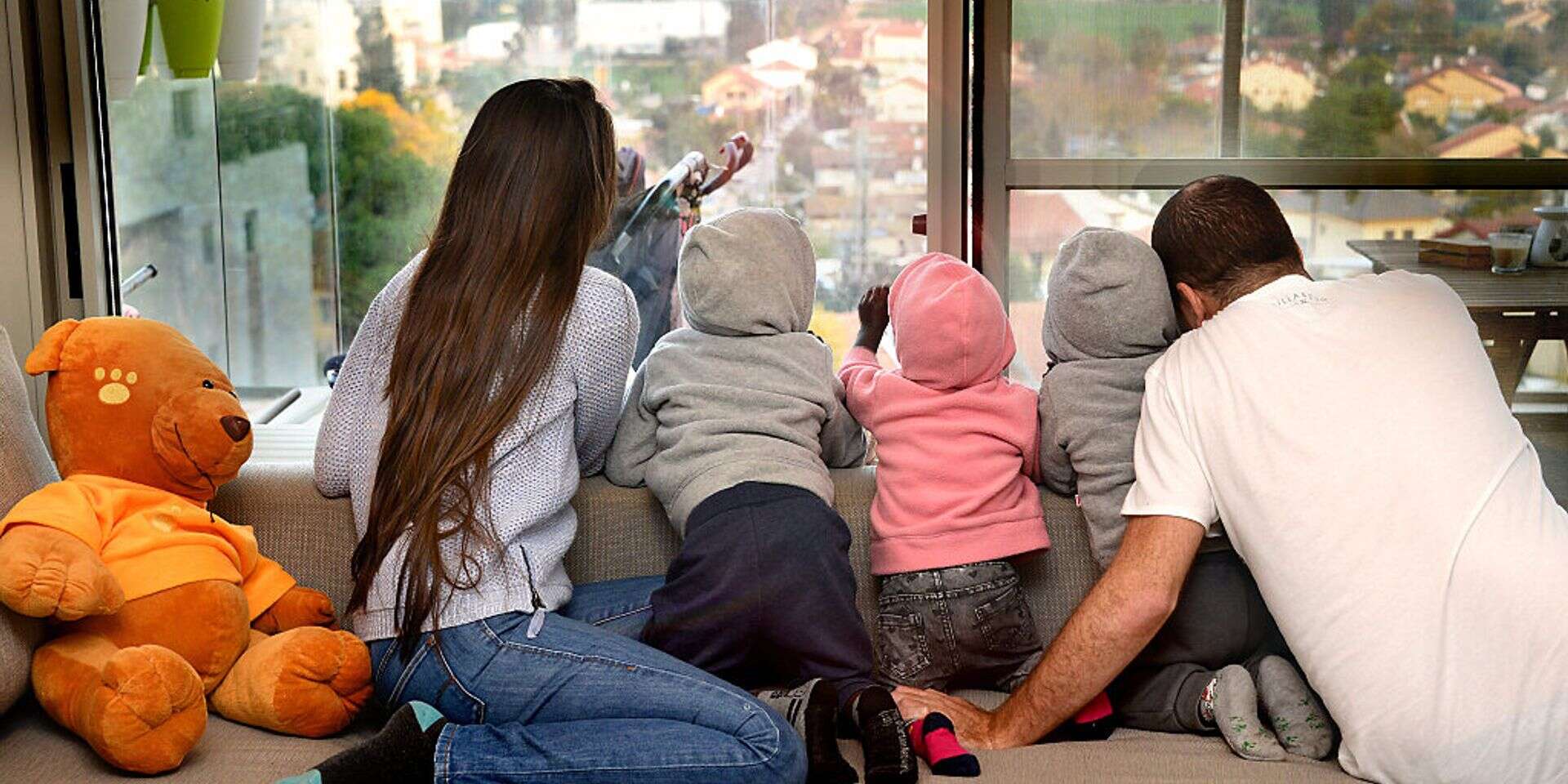משפחת אומנה (אילוסטרציה, למצולמים אין קשר לכתבה) , אפרת אשל