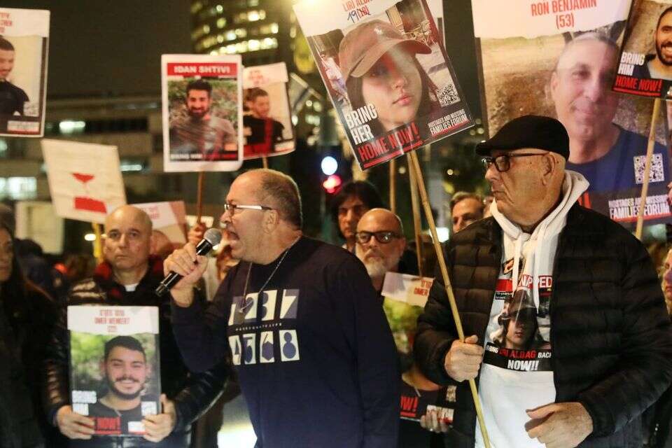 הפגנת משפחות החטופים מחוץ לקריה (ארכיון) , גדעון מרקוביץ'