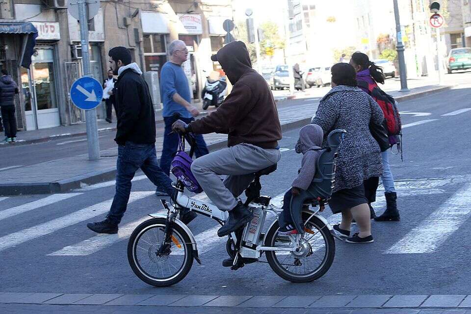 מזג אוויר קריר בירושלים , אורן בן חקון
