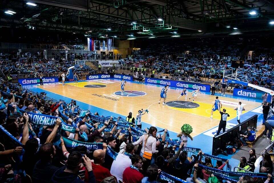 האולם בסלובניה , FIBA