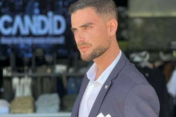 נראה אחרת. שניר בורגיל  , CANDID