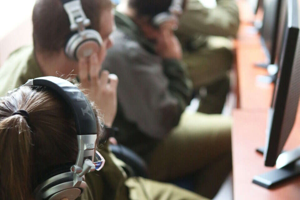אנשי 8200 (למצולמים אין קשר לכתבה) , יהושע יוסף