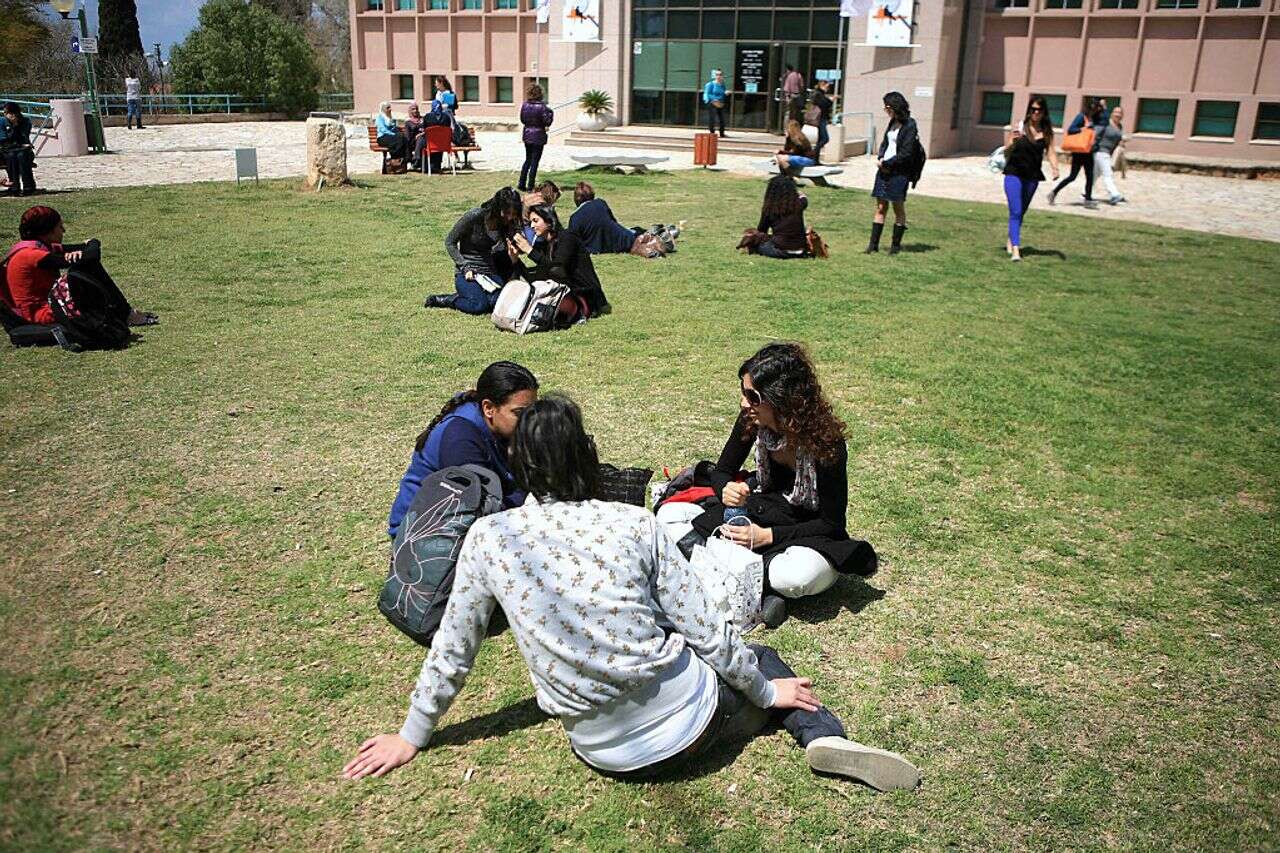 The war of the academies: the students are in reserve - and the start of the semester is postponed