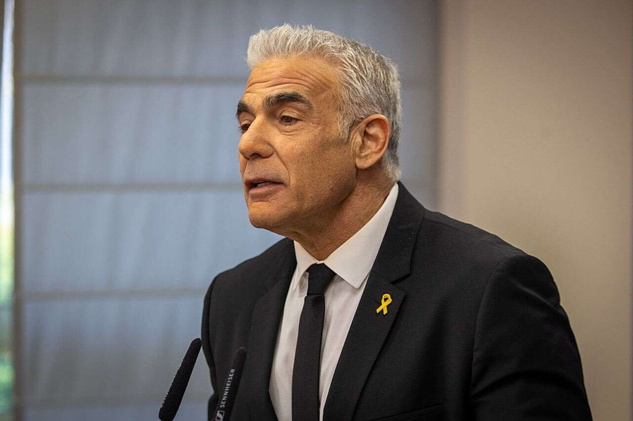לפיד חזר לאותו השטיק ושלף מהכובע את בואש המחמד | ישראל היום