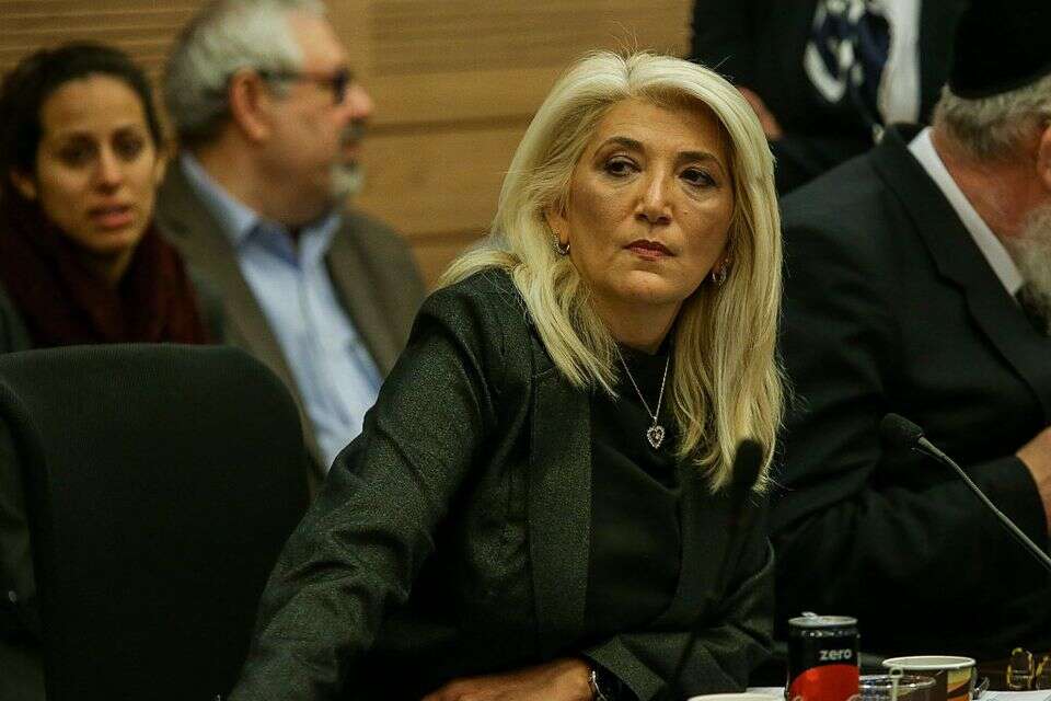 אסנת מארק (ארכיון) , אורן בן חקון