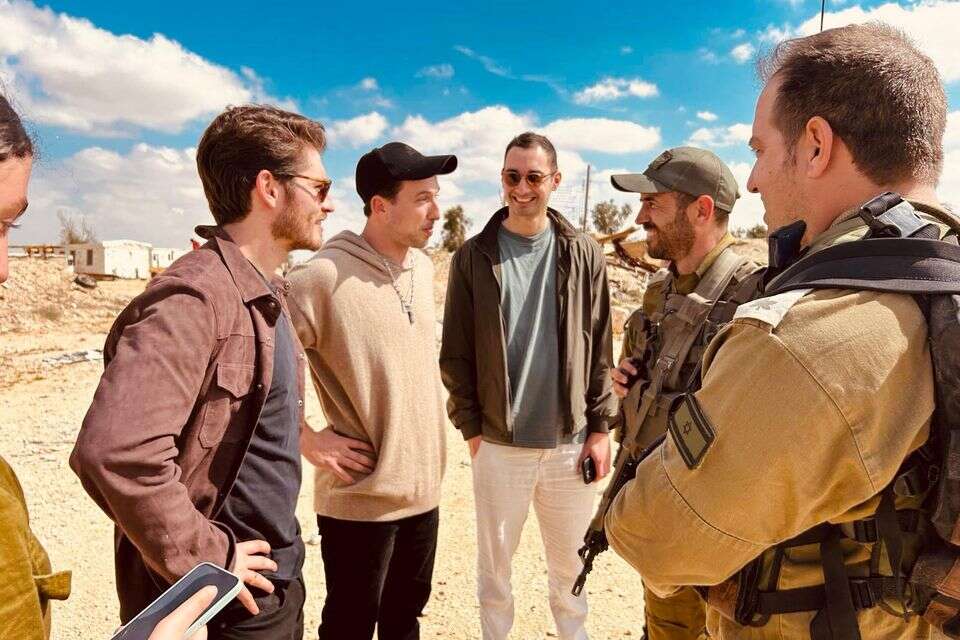 "תודה שאתם שומרים על עם ישראל, אני אוהב אתכם״. ברנדון קורף בבסיסי צה"ל בדרום , ללא