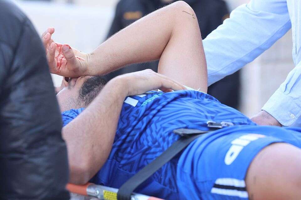 התנגשות ראשים בין שחקני הפועל פתח תקווה , אורן אהרוני