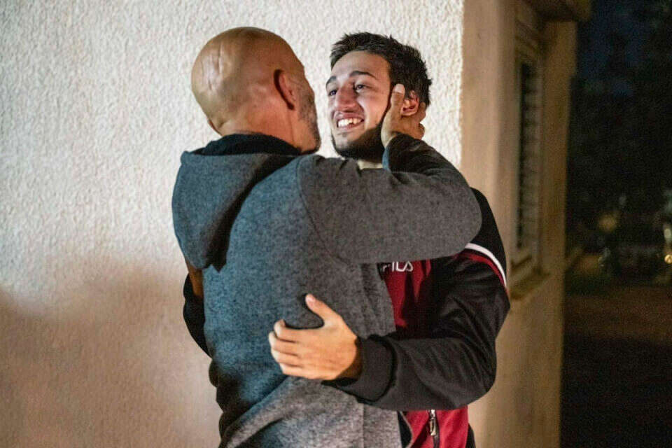 אור ביום השחרור , AP