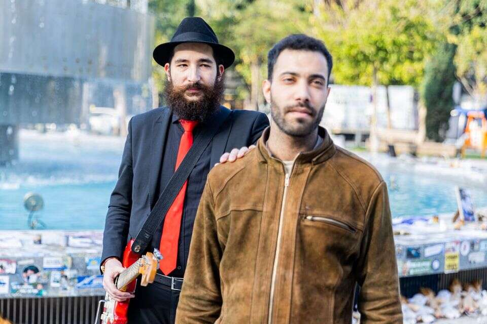 איחוד מרגש , מענדי קורנט