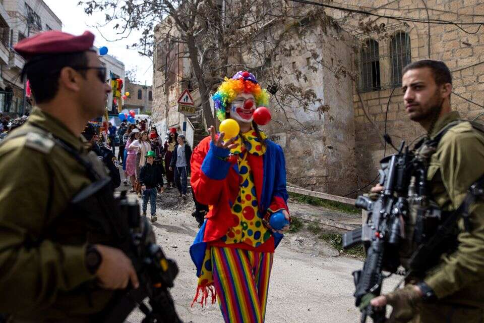 חגיגות פורים בחברון , אורן בן חקון