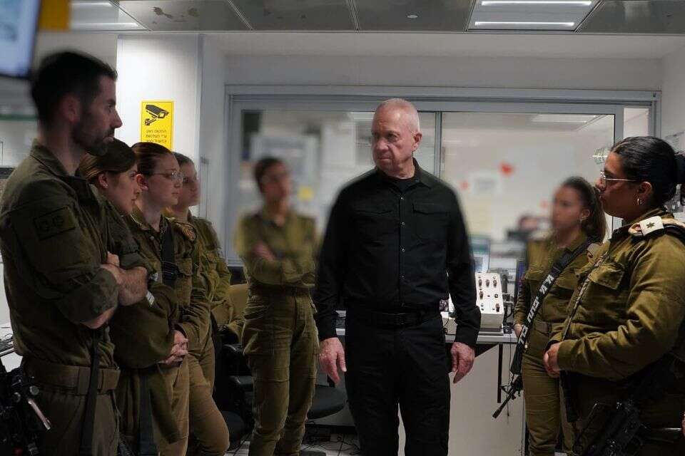 שר הביטחון, יואב גלנט , אריאל חרמוני