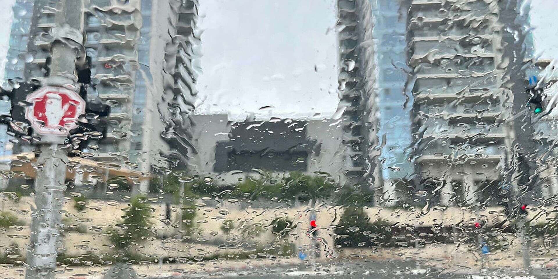 בחוץ גשום ובפנים הכביסה לא מתייבשת , הרצי שפירא
