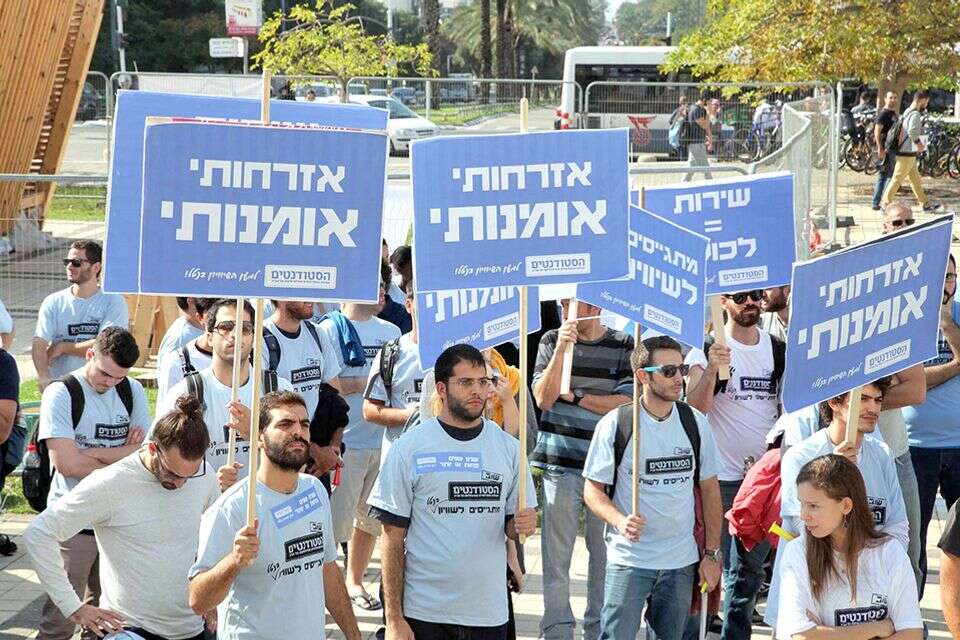 דעת הקהל רותחת. הפגנה בעד השוויון בנטל (ארכיון) , גדעון מרקוביץ'